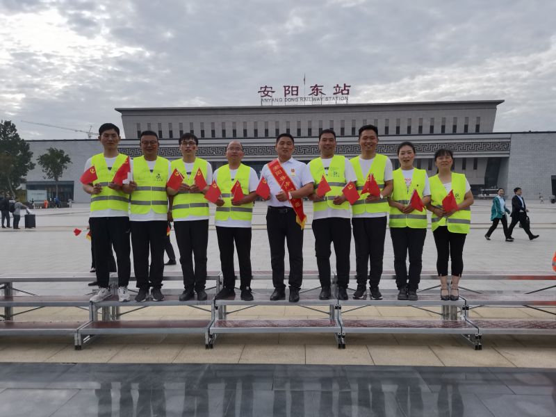 公司員工代表參與縣總工會(huì)“快閃活動(dòng)”錄制